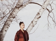 新年潮流C位：解码HUAWEI MateBook Fold“瑞红”的时尚基因